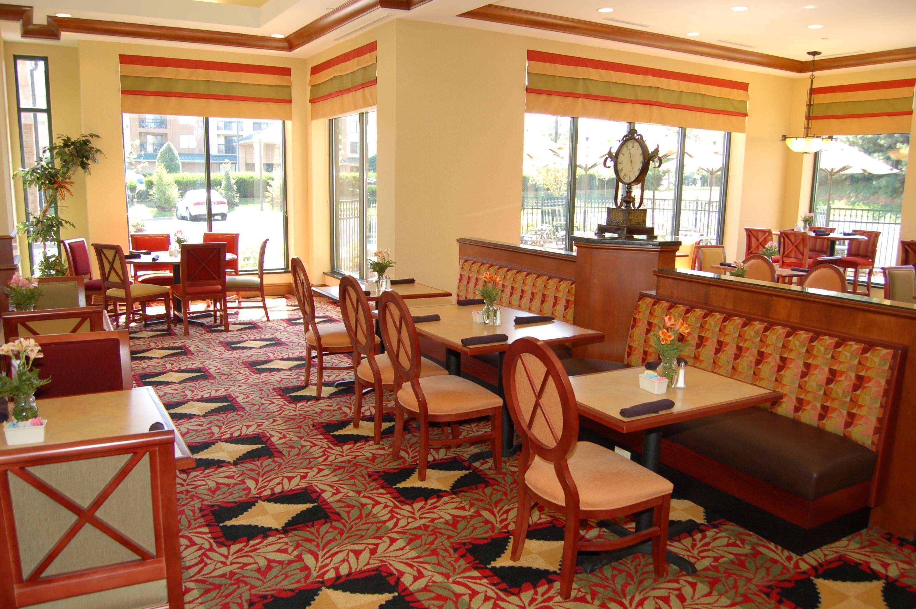 Hilton Garden Inn Bowling Green Restaurant photo